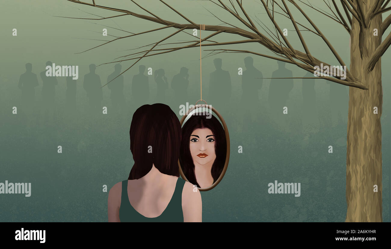 Die Selbstuntersuchung ist das Thema. Eine Frau sieht in einen Spiegel, wie Leute im Hintergrund weit entfernt zu sein scheinen und in einem Nebel bedeckt. Stockfoto