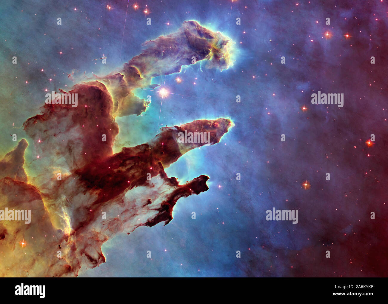 Irgendwo in den Tiefen des Weltraums. Säulen der Kreationen und Raum Staub. Science Fiction wallpaper. Elemente dieses Bild wurde von der NASA eingerichtet. Stockfoto