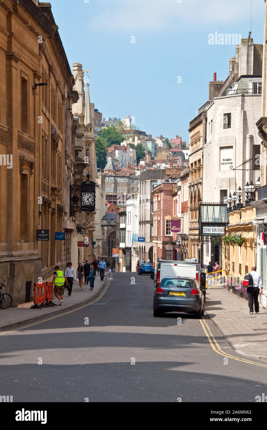 Blick nach Westen entlang der Broad Street. Das Stadtzentrum von Bristol, England. Stockfoto