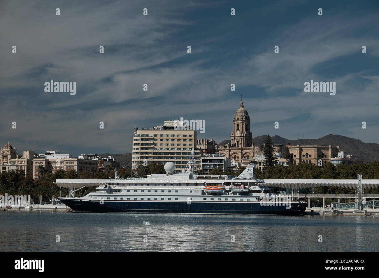 Sea Dream Yacht Club - Sea Dream II. Hafen von Málaga, Andalusien, Spanien. Stockfoto