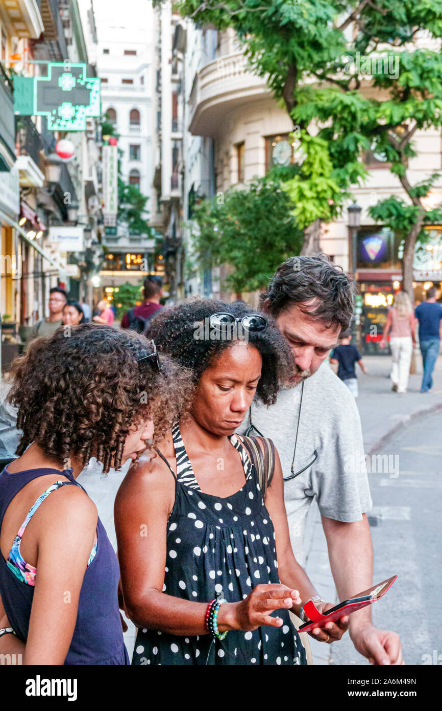 Valencia Spanien, lateinamerikanisches Latino, Ciutat Vella, Altstadt, Altstadt, Plaza del Mercat, Bürgersteig, Schwarze Schwarze Afrikaner, ethnische Minderheit, wom Stockfoto