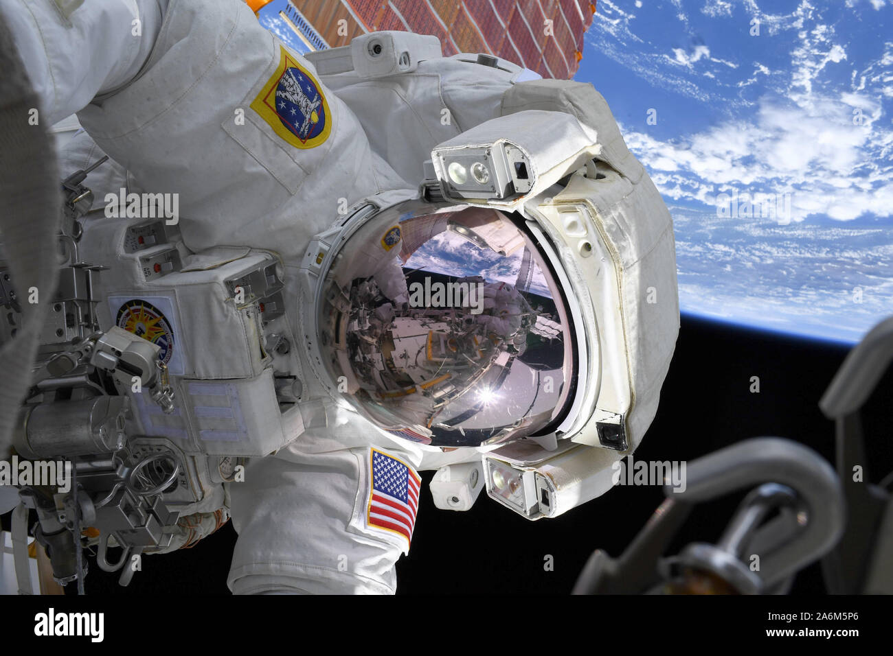 Astronaut Christina Koch während eines spacewalk Stockfoto