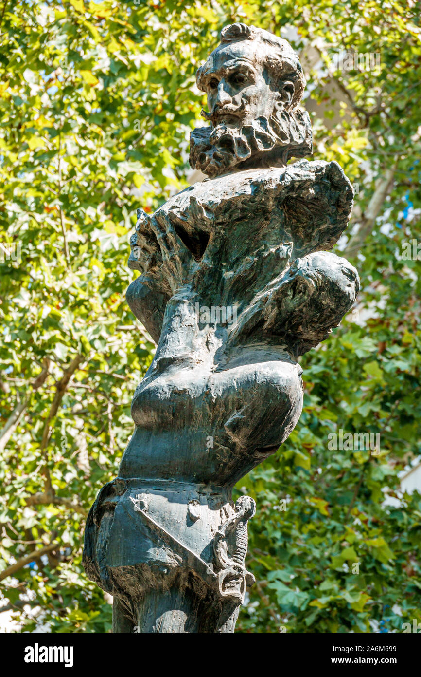 Valencia Spanien, Ciutat Vella, Altstadt, historisches Viertel, Miguel de Cervantes-Denkmal, Statue, Wahrzeichen, Kopf von Don Quixote gehalten, Literatur, ES190830044 Stockfoto