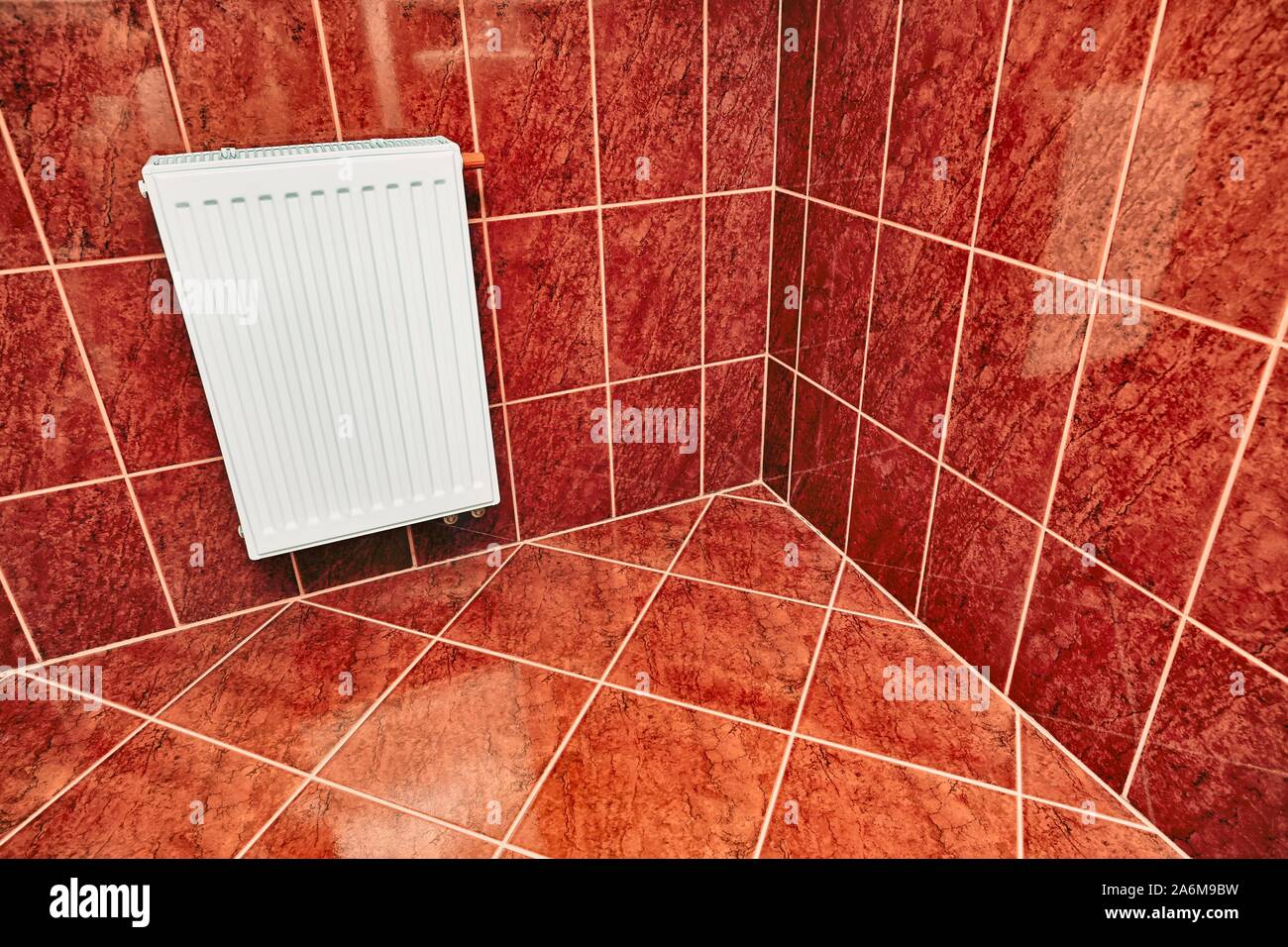 Gefliestes Badezimmer Erdgeschoss Stockfoto