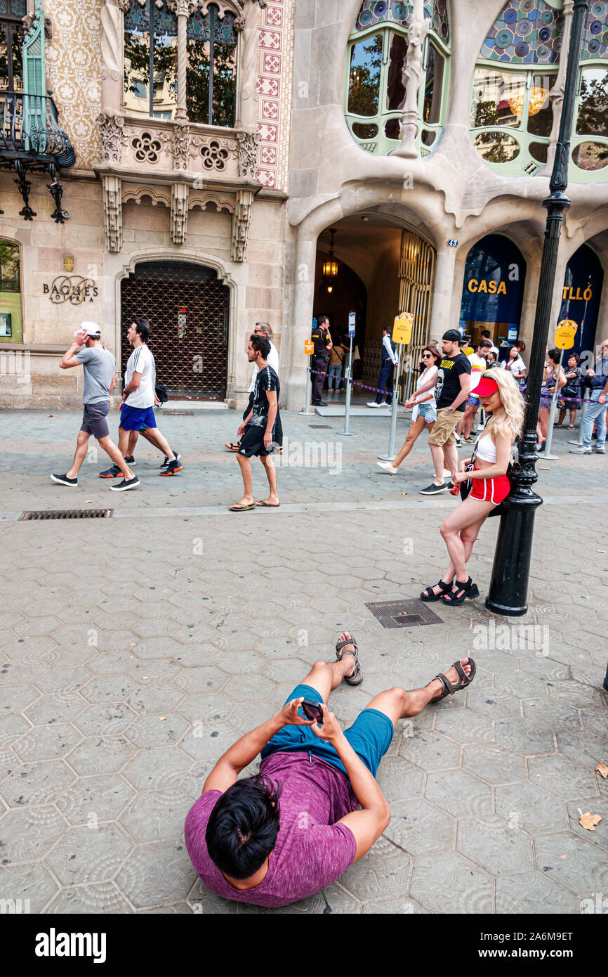 Barcelona Spanien,Katalonien Passeig de Gracia,Casa Batllo,Außen,modernistische Architektur,von Antoni Gaudi,Wahrzeichen,Mann,Frau,Paar,posieren,fotografieren, Stockfoto