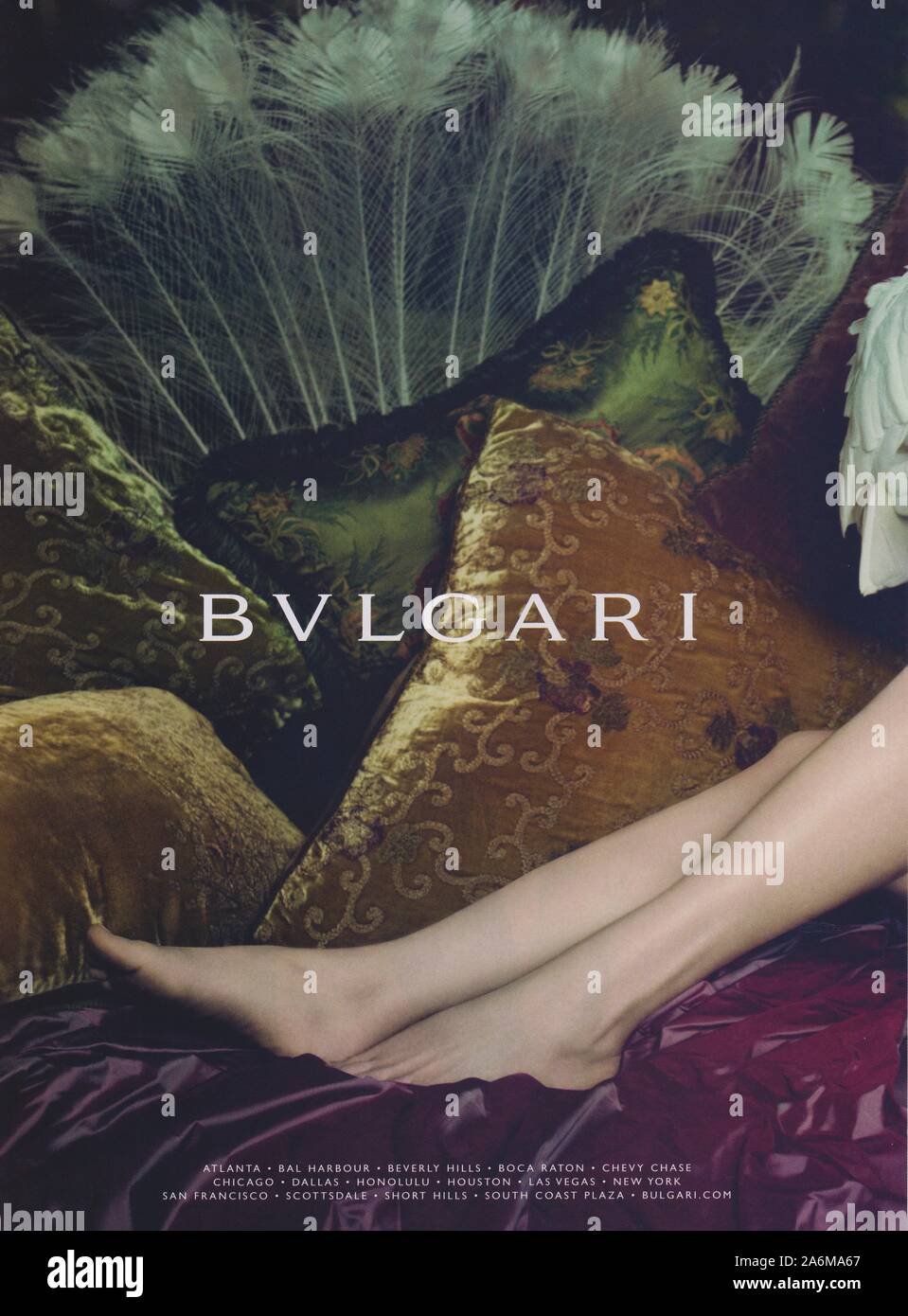 Plakat werbung BVLGARI Fashion House mit Julianne Moore in Papier Magazin von 2010 Jahr, Werbung, kreative BVLGARI Anzeige von 2010 s Stockfoto