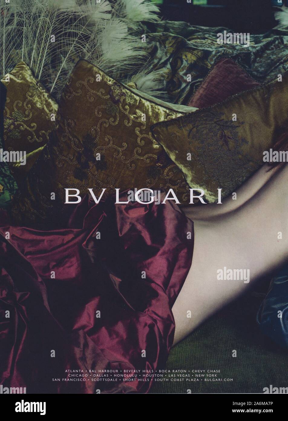 Plakat werbung BVLGARI Fashion House mit Julianne Moore in Papier Magazin von 2010 Jahr, Werbung, kreative BVLGARI Anzeige von 2010 s Stockfoto