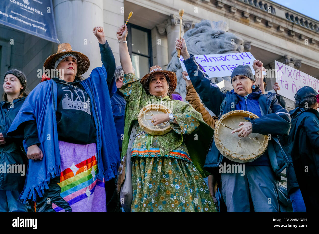 Indigene Aktivistinnen bei Klima Streik, Vancouver, British Columbia, Kanada Stockfoto