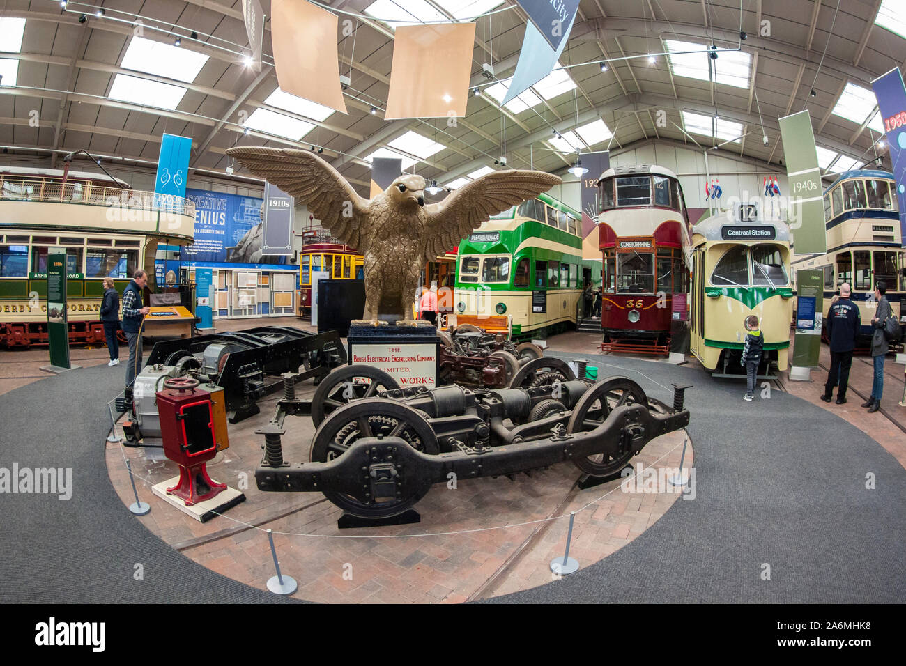 Die große Ausstellungshalle, die nationalen Tramway Museum im Dorf, crich Crich Straßenbahn, Derbyshire Stockfoto