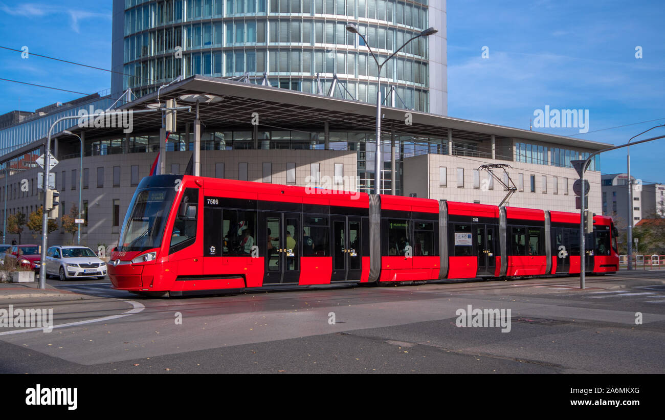 Öffentliche Verkehrsmittel Tram in Bratislava, Slowakei. Stockfoto