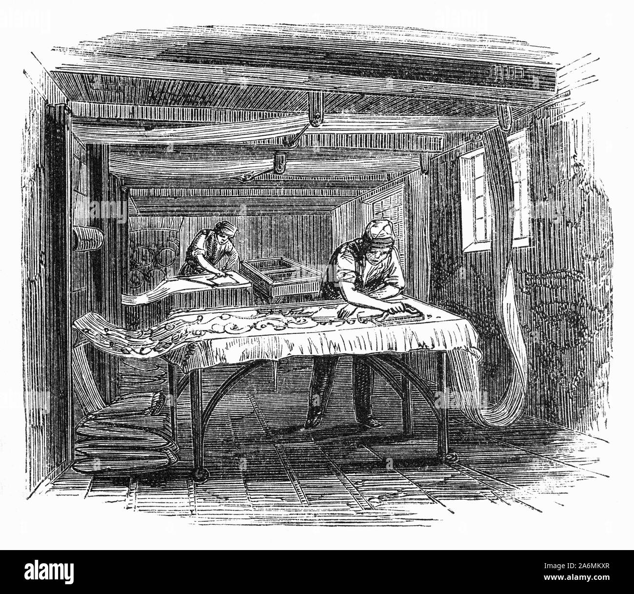 Calico Blockieren den Druck: Eine plain-Gewebe aus Spinnstoffen aus rohen und häufig nicht vollständig Baumwolle verarbeitet. Tuch Hersteller in Großbritannien gedruckten Calico mit Holzblöcken. Polychromatischer Drucke waren möglich, mit Hilfe von 2 Blöcke und eine zusätzliche blaue Färbung. Die indischen Geschmack war für dunkle Hintergründe gedruckt, während der europäische Markt ein Muster auf einer cremebasis bevorzugt. Stockfoto