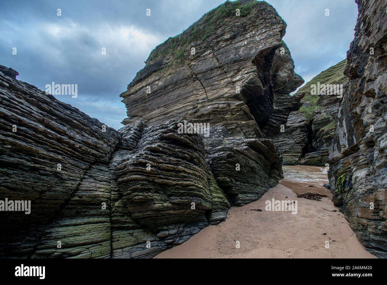 Höhle auf strathy Strand in Sutherland, Schottland Stockfoto