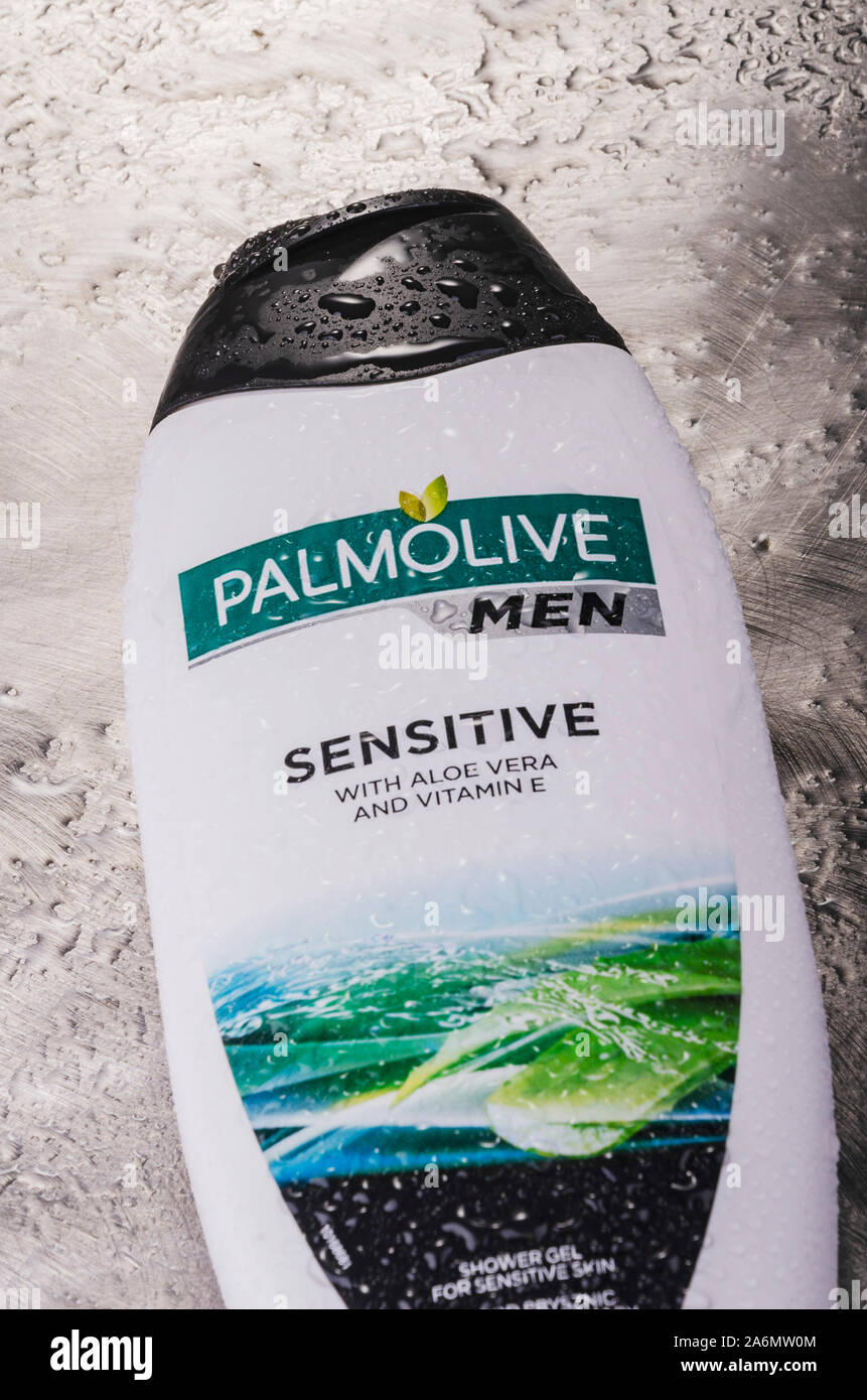 Palmolive Duschgel auf Farbübergang Hintergrund durch amerikanische Colgate-Palmolive Company produziert isoliert im Jahre 1806 gegründet. Stockfoto Palmolive Duschgel auf Farbübergang Hintergrund durch amerikanische Colgate-Palmolive Company produziert isoliert im Jahre 1806 gegründet. Stockfoto