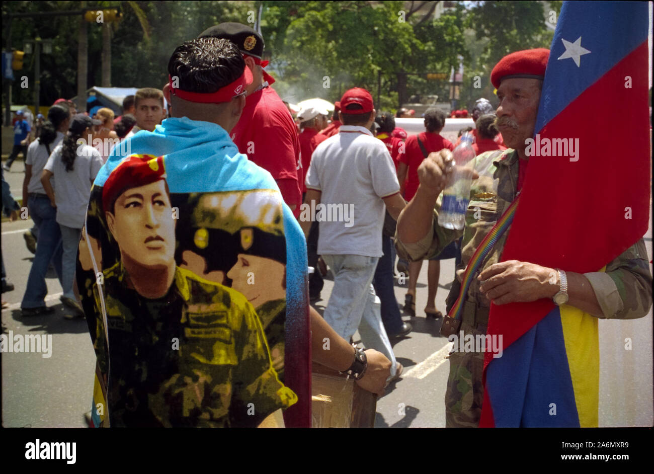 Der Anhänger des Präsidenten Hugo Chavez während einer März, denen der Präsident. Caracas - Venezuela 2004 Stockfoto