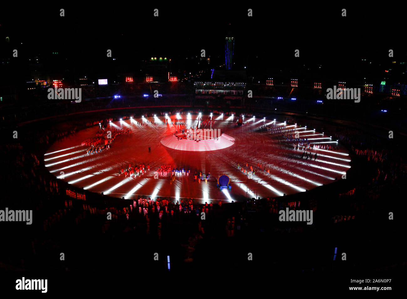 Farbenfrohe Aufführungen markieren Sie das reiche kulturelle Erbe von Indien, Sri Lanka und dem Gastland Bangladesch, begeisterten das Publikum bei der Eröffnung des ICC Cricket World Cup 2011 in Bangandhu National Stadium, Dhaka, Bangladesch, die am 17. Februar 2011. Bangladesch ist das Hosting der Eröffnungsfeier der World Cup Cricket zum ersten Mal in seiner Geschichte. Das Match wird gemeinsam in Bangladesch, Sri Lanka und Indien vom 19. Februar bis 2. April statt. Stockfoto