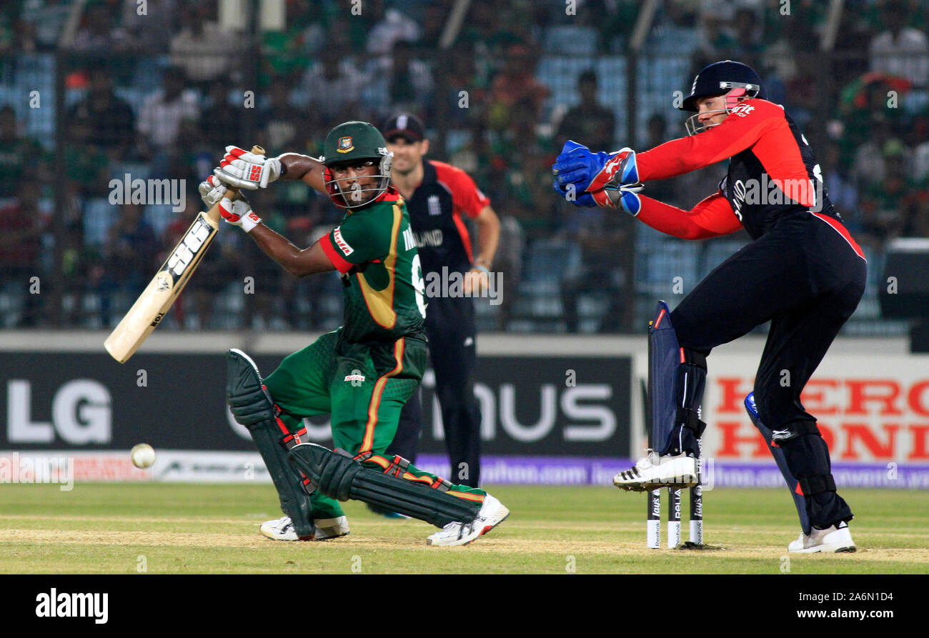 Imrul Kayes schlagen gegen England im 10. ICC Cricket World Cup Match, in Zahur Ahmed Chowdhury Stadium, Chittagong, Bangladesch. März 11, 2011. Stockfoto