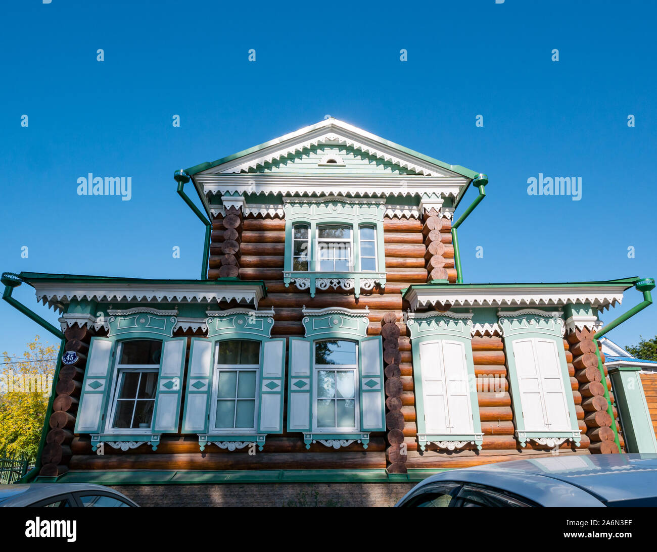 Traditionelle historische kleines Holzhaus, mit Fensterläden, Irkutsk, Sibirien, Russland Stockfoto