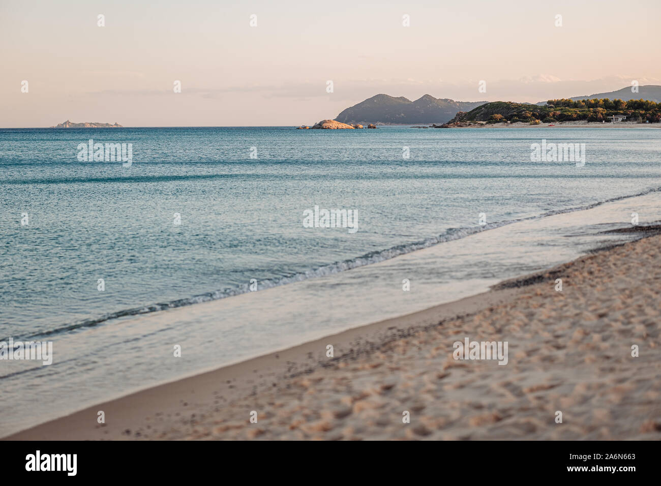 MURAVERA SARDINIEN/OKTOBER 2019: Den herrlichen Sandstrand der Costa Rei, im Süden von Sardinien Stockfoto