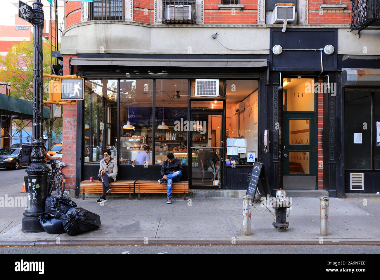 [Historisches Schaufenster] Tinys Giant Sandwich Shop, 129 Rivington Street, New York, NYC Schaufenster Foto eines Restaurants in Manhattans Lower East Side Stockfoto