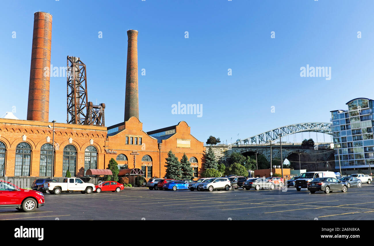 Das Powerhouse, die Heimat des Greater Cleveland Aquarium und Windows on the River, am Westufer der Wohnungen in Cleveland, Ohio, USA. Stockfoto