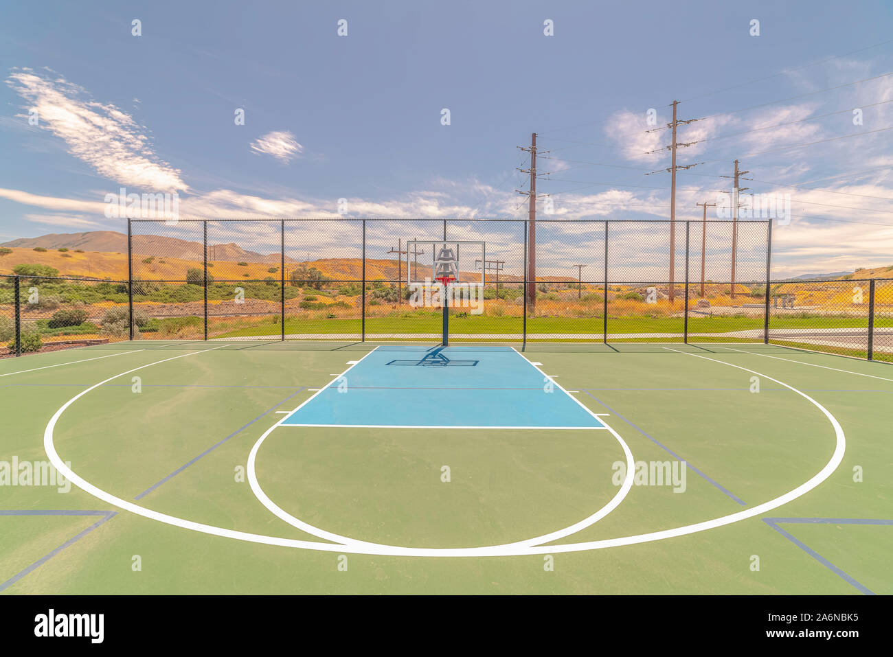 Outdoor Basketball Court und drei Point Line Stockfoto