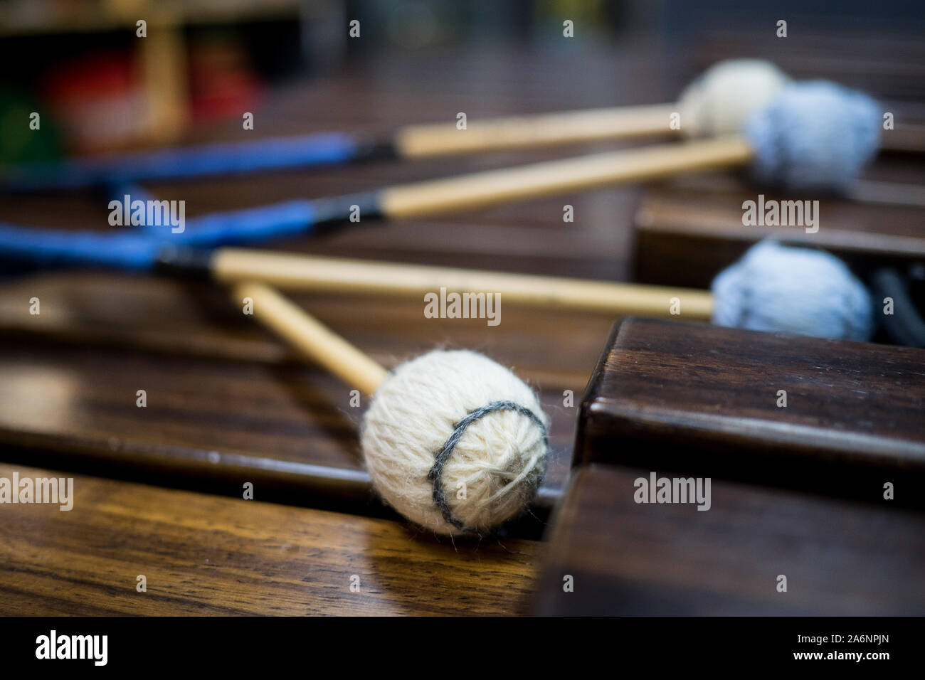 Marimba Sticks auf dem Instrument, das Xylophon ist ein Instrument aus Guatemala, für traditionelle und zeitgenössische Musik verwendet Stockfoto