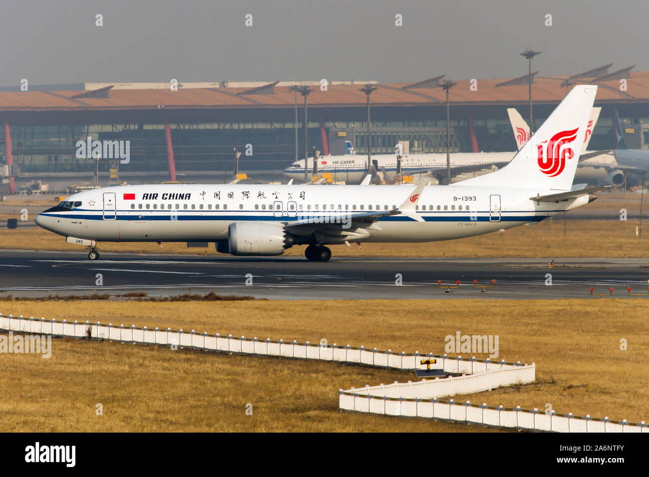 Eine Air China Boeing 737-800 MAX Futter bis in Peking Flughafen. Stockfoto