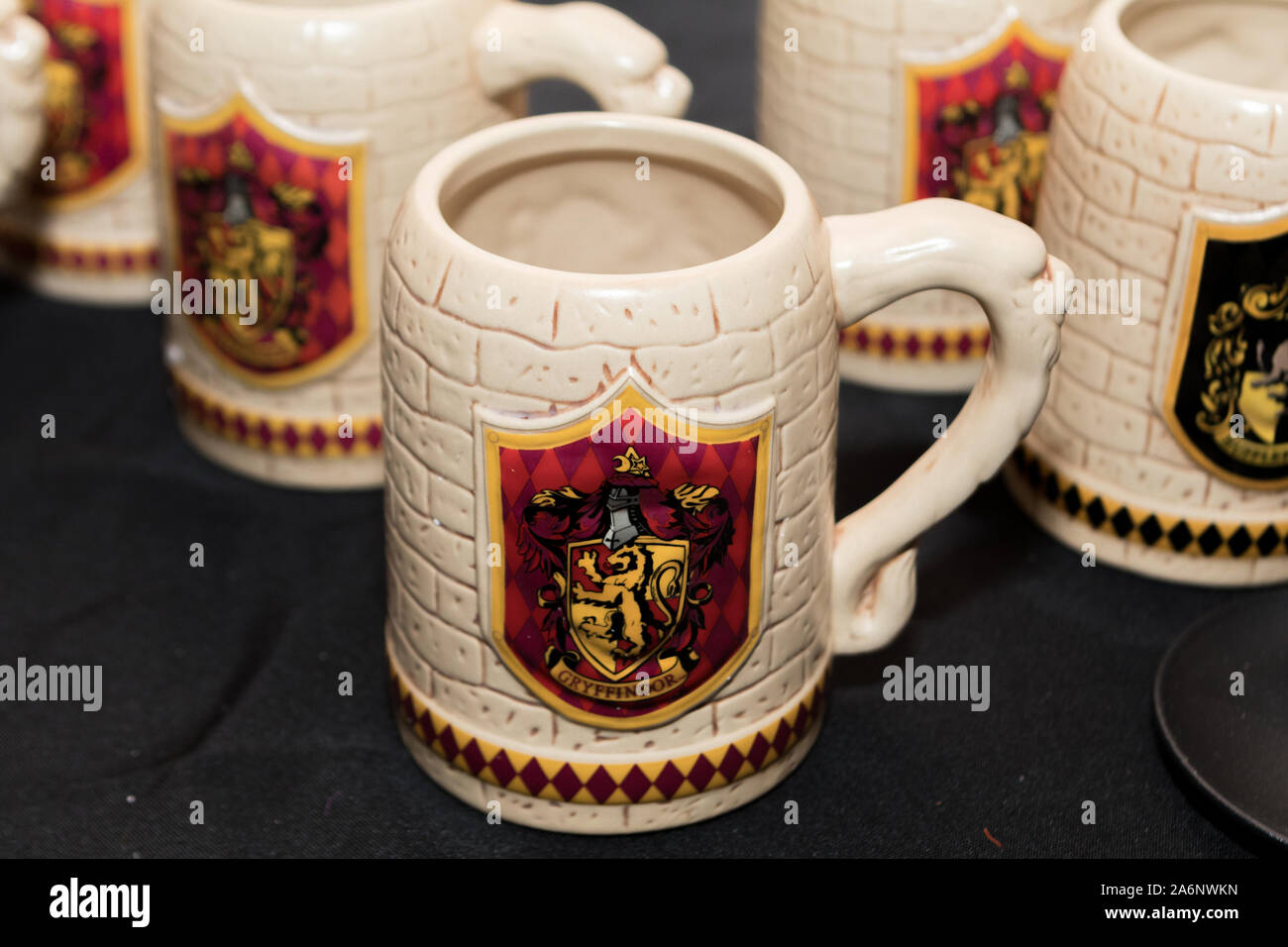 FULLERTON, LOS ANGELES, Kalifornien - 25. Oktober 2019: "Die Zauberer Beer Festival", das ist ein Harry Potter themed Party. Von Rock Star Bier gesponsert Stockfoto