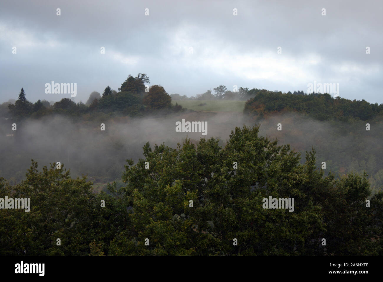 Misty Landschaft Szene in der Nähe von Tulle, Corrèze, Frankreich Stockfoto Misty Landschaft Szene in der Nähe von Tulle, Corrèze, Frankreich Stockfoto