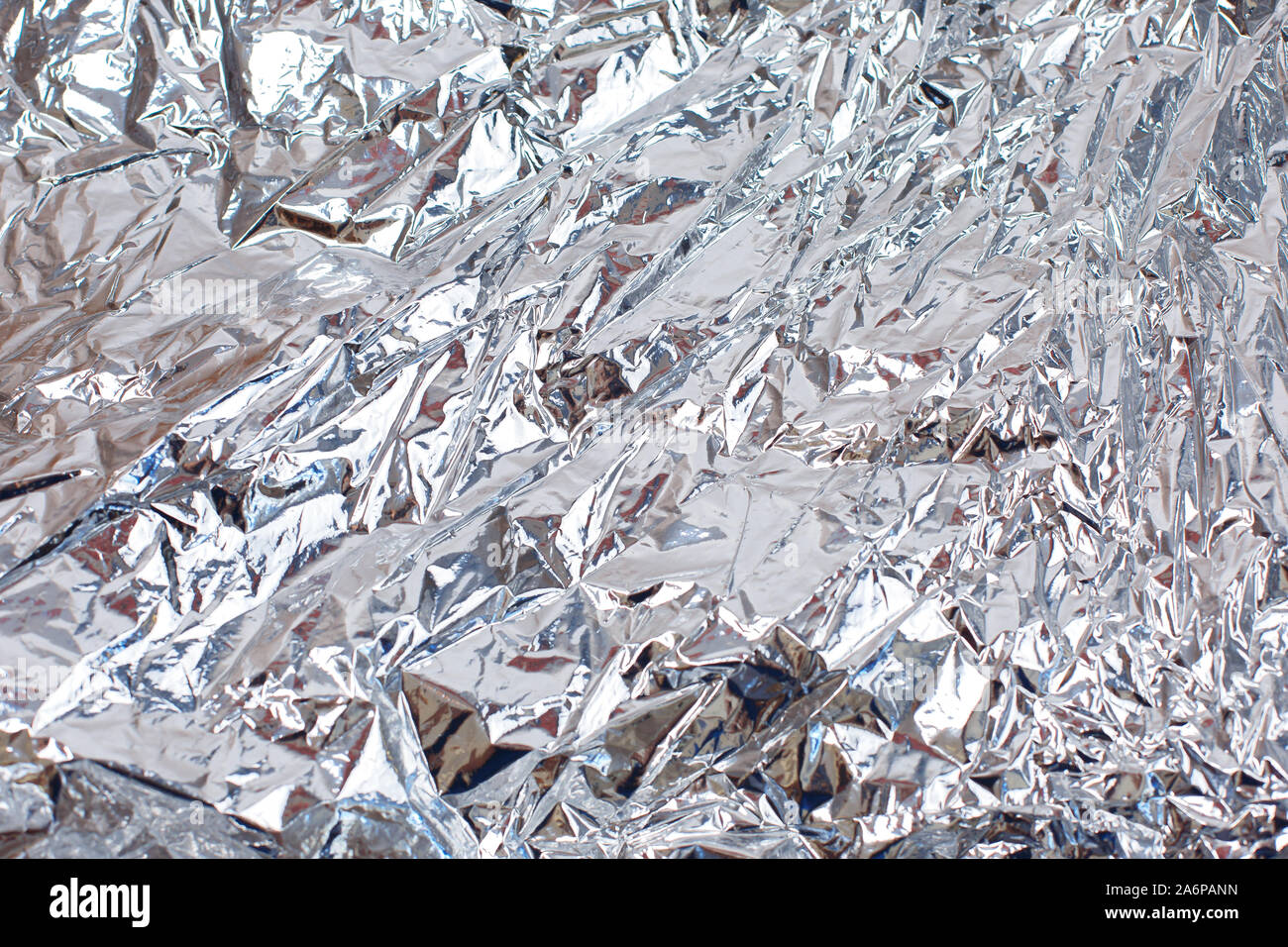 Abstrakte zerknittert silberne Aluminiumfolie closeup Hintergrund Stockfoto