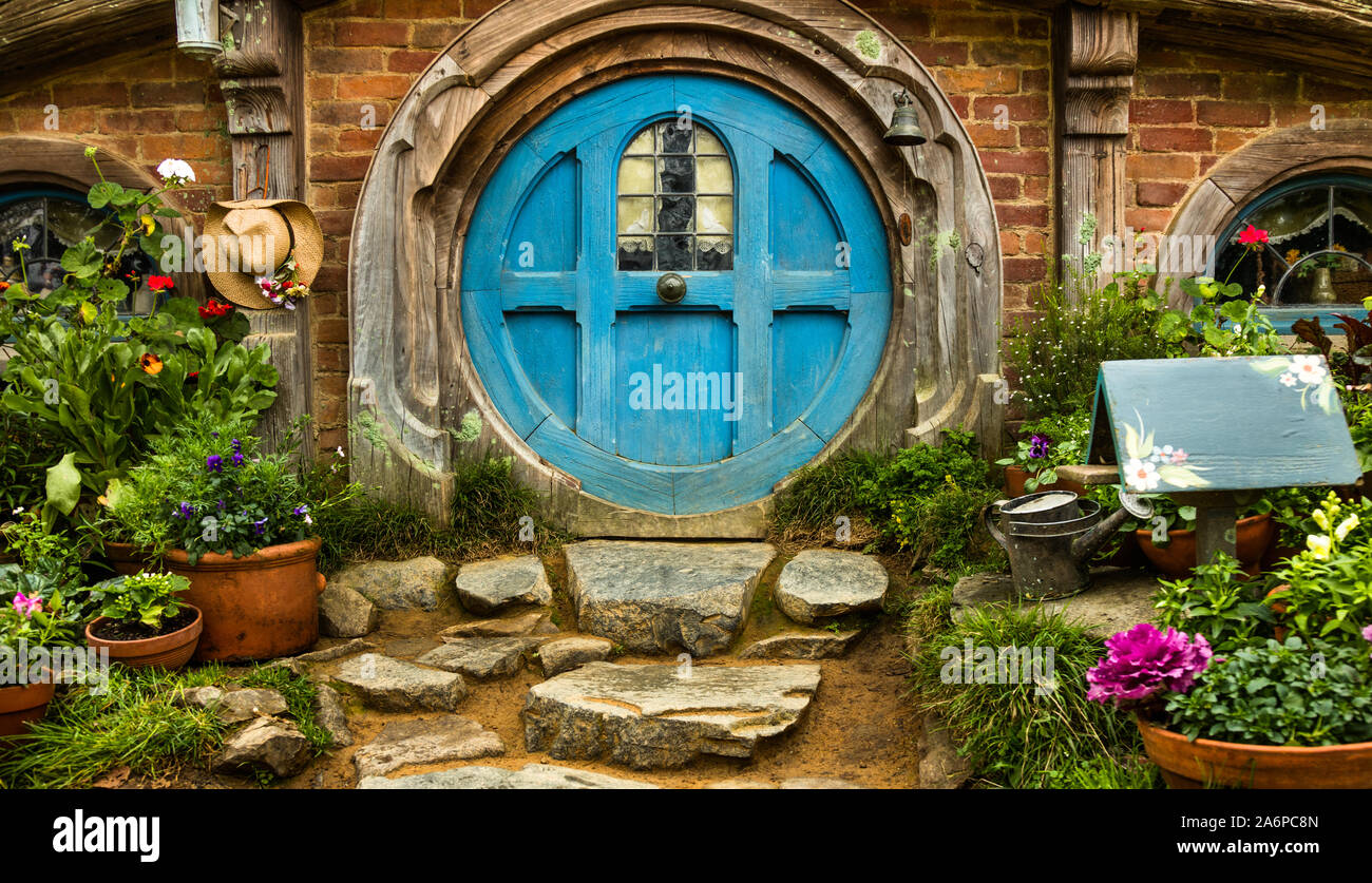 Eingang zu einem Hobbit Loch in der hobbiton Movie, Matamata, Neuseeland Stockfoto