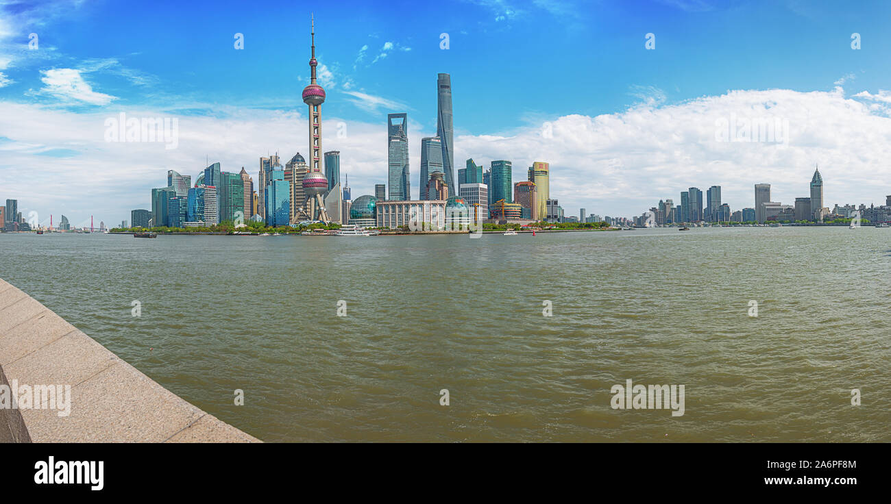 Editorial: Shanghai, China, April 16, 2019 - Panorama Blick auf Pudong in Shanghai. Stockfoto