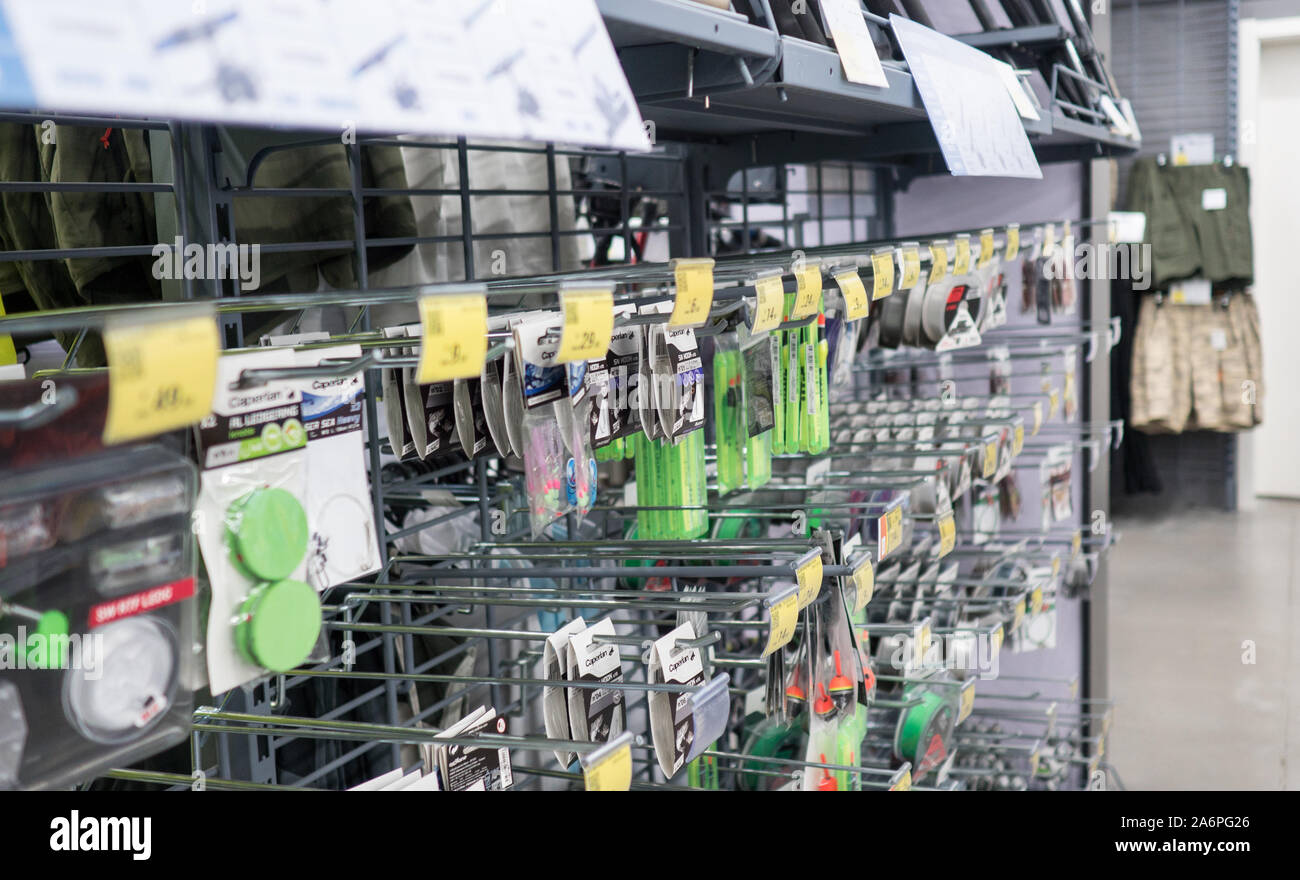 Angelausrstung Gasse in Decathlon, Sportgerte und Kleidung Shop in  Dalian, China 11/6/19 Stockfotografie - Alamy