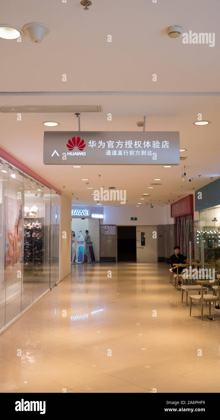 Huawei unterzeichnen in der chinesischen Shopping Mall, China, Dalian, 4. Juni 2019 Stockfoto