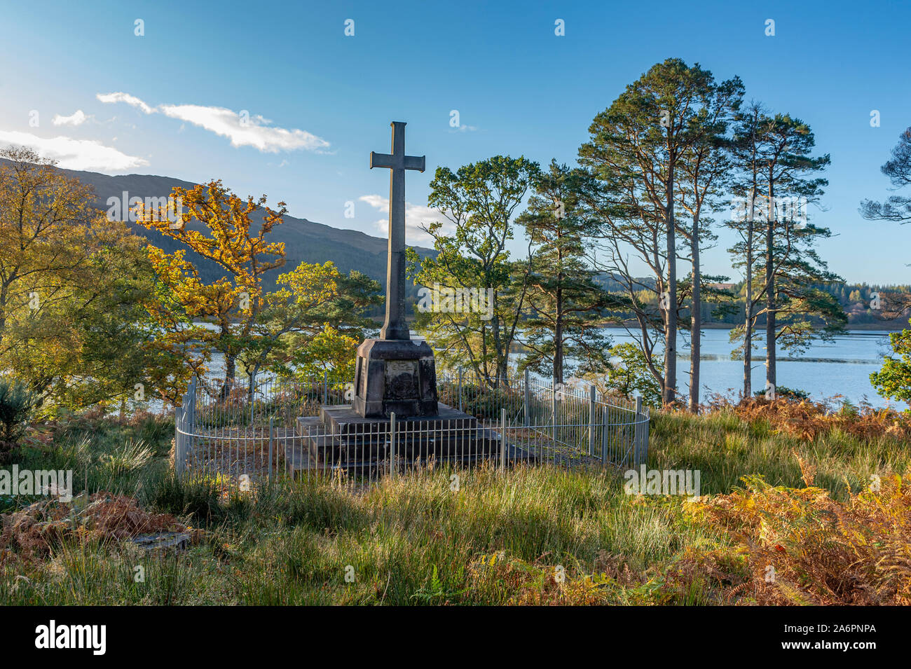 Denkmal für die Hon Philip TPAGE600 Howard von der Welsh Guards - über Loch Shiel - Acharacle, Dalelia, Schottland Stockfoto