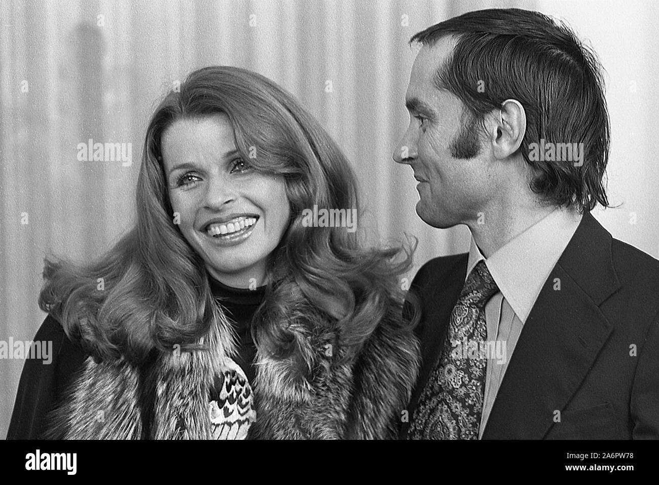 Senta Berger, Deutschland, Schauspielerin, mit Ehemann Michael Verhoeven, Direktor, 08.03.1974, SW-Aufnahme, € | Nutzung weltweit Stockfoto