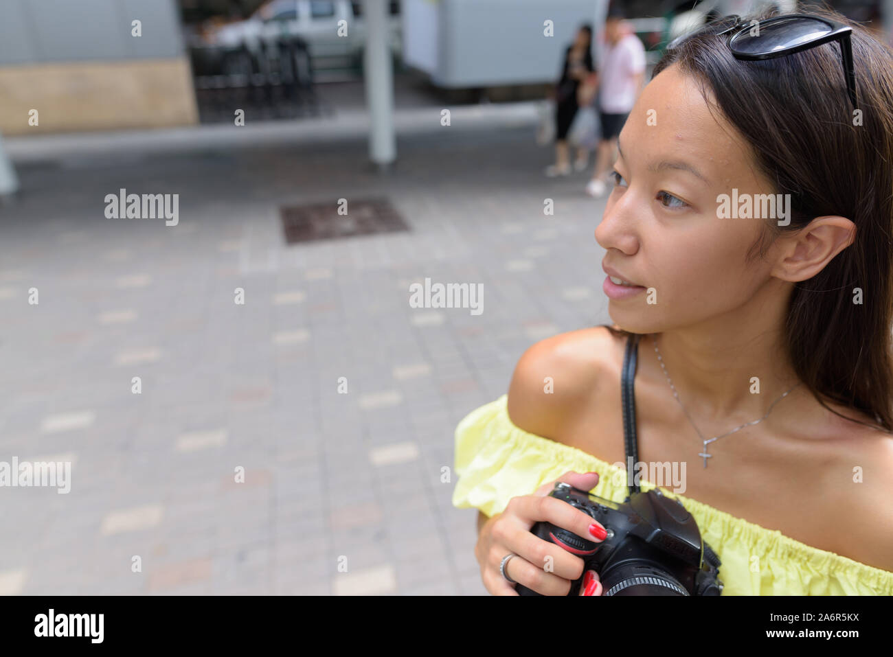 Junge schöne touristische Frau Erkundung der Stadt Bangkok. Stockfoto