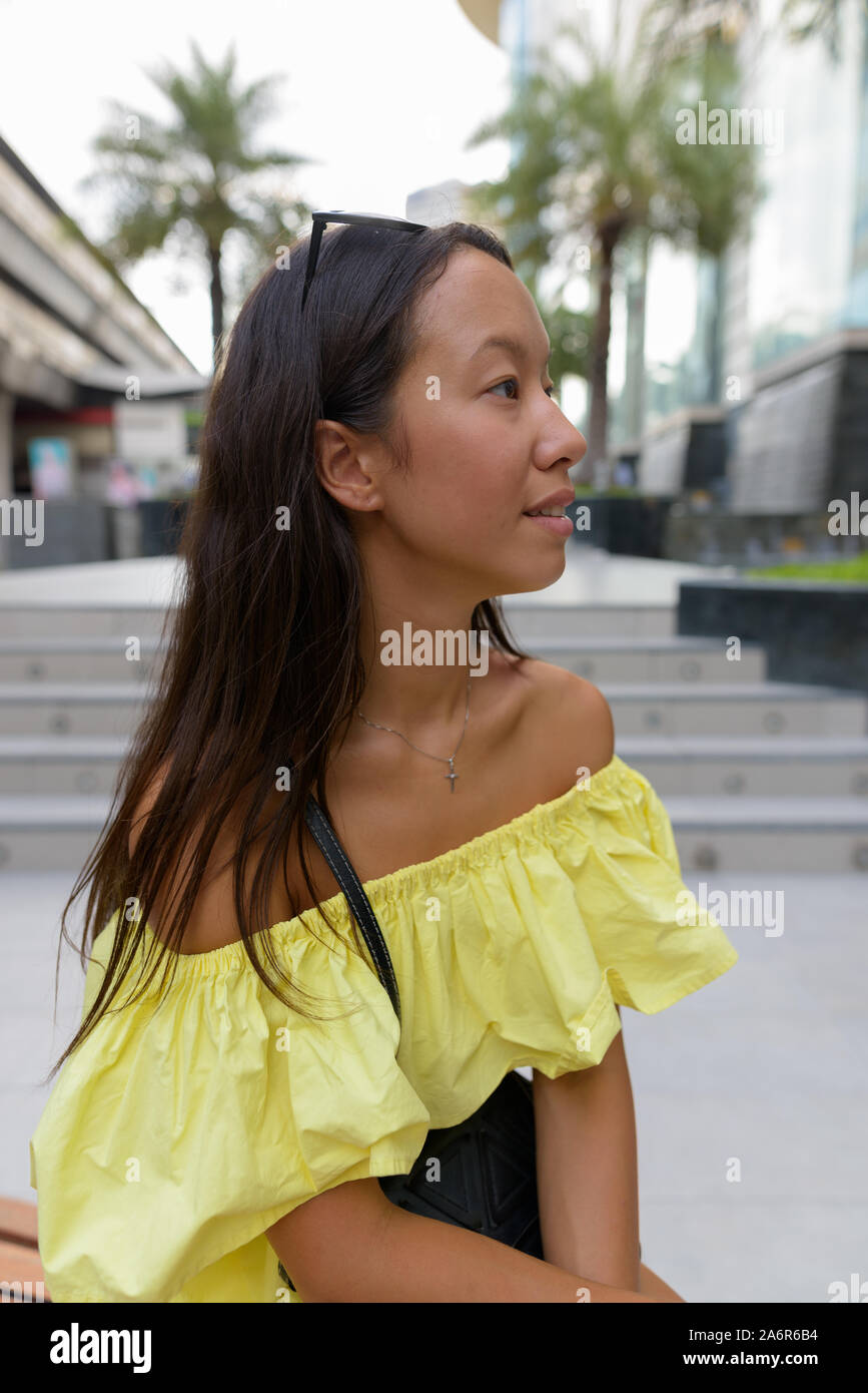 Junge schöne touristische Frau Erkundung der Stadt Bangkok. Stockfoto