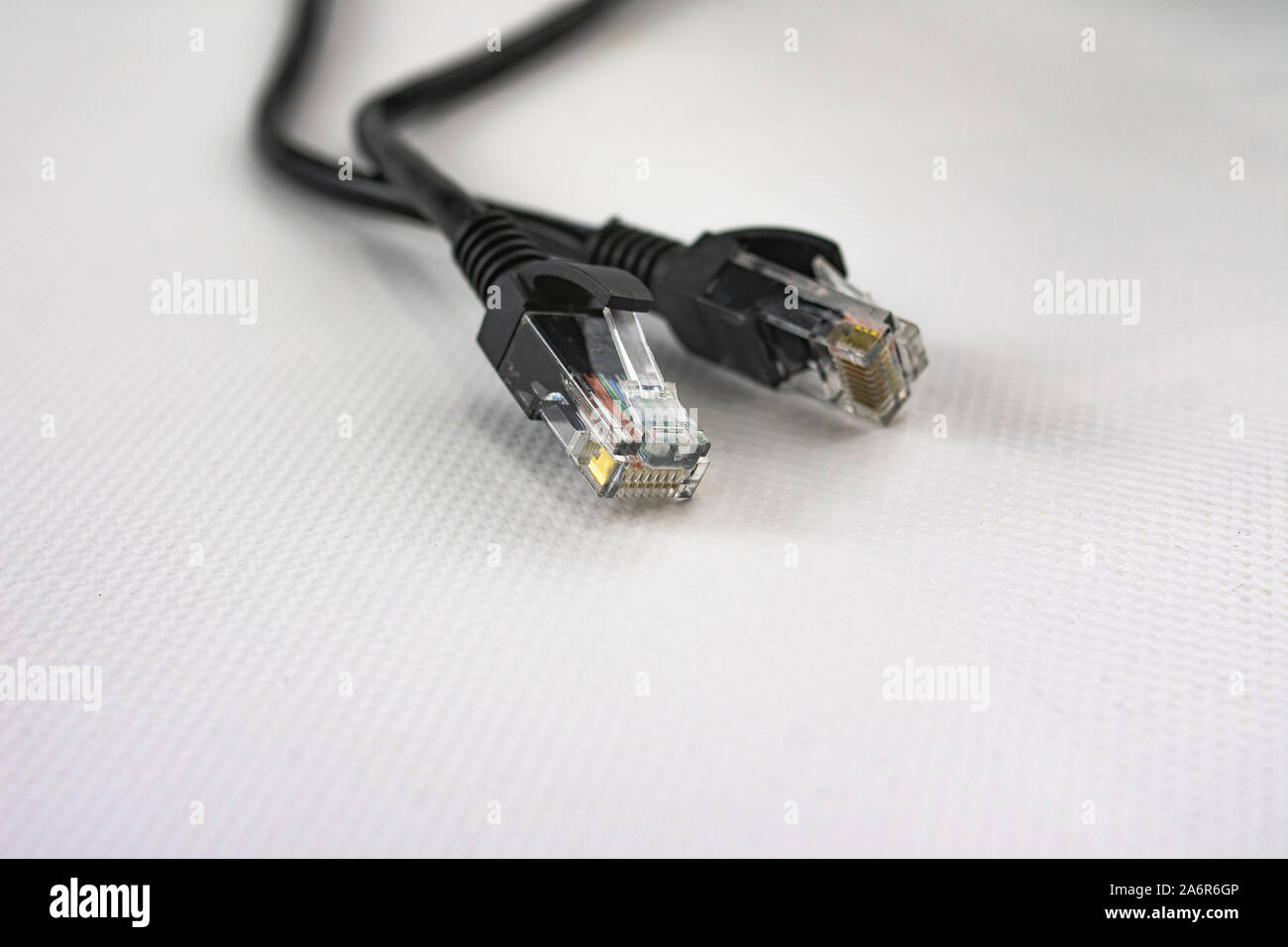Schwarz Ethernet Netzwerk Kabel für Verbindungen zwischen Computern und Routern oder Local Area Networks Stockfoto