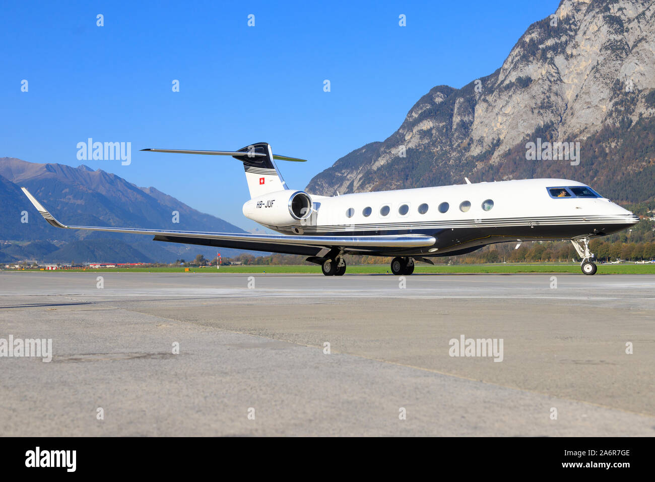 Innsbruck/Österreich vom 26. Oktober 2019: Gulfstream G650 Swiss Jet an InnsbruckAirport. Stockfoto