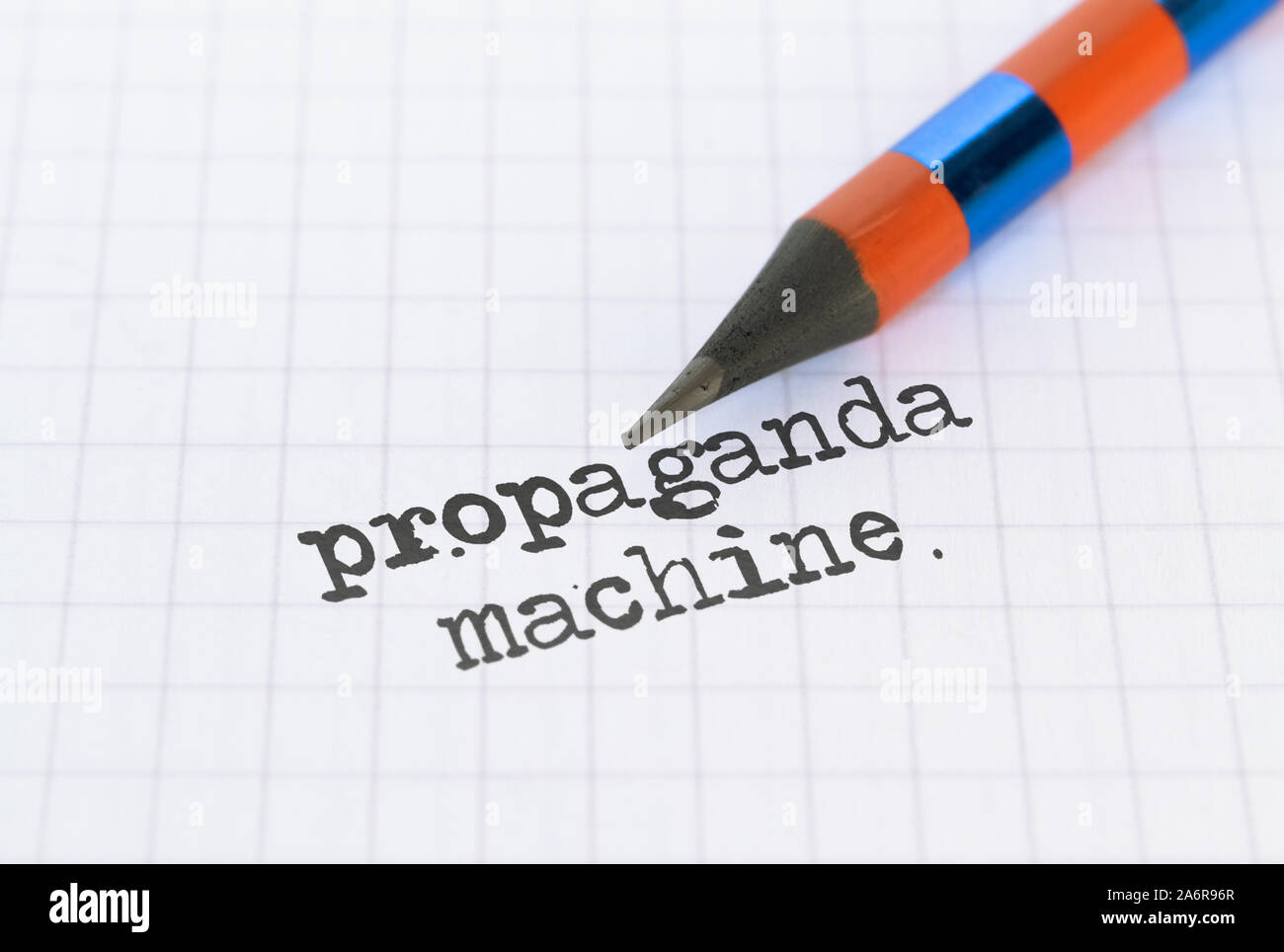 Text Propaganda Maschine auf hellen Hintergrund und ein Bleistift geschrieben Stockfoto