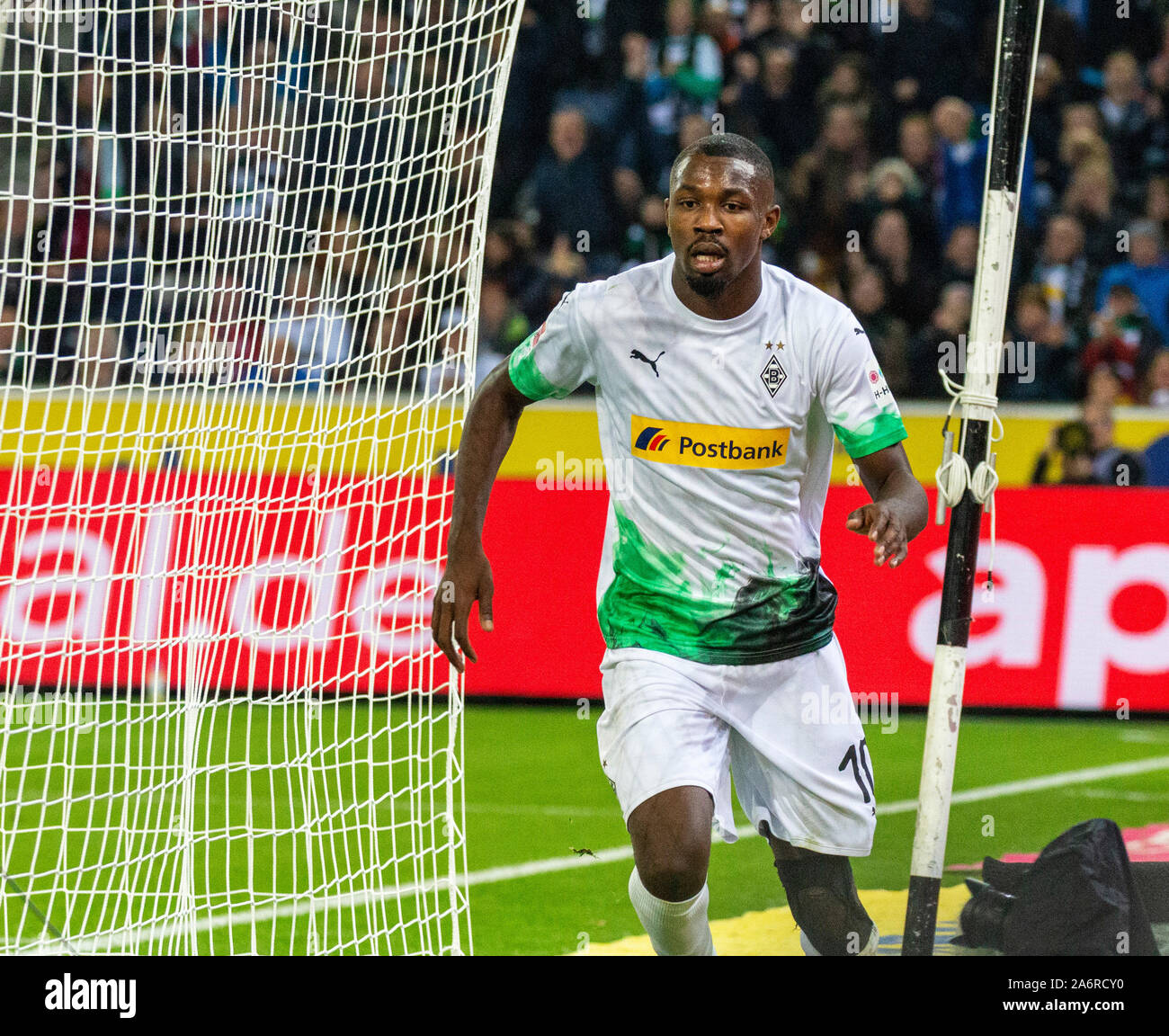 Sport, Fußball, Bundesliga, 2019/2020, Borussia Mönchengladbach gegen Eintracht Frankfurt 4-2, Stadion Borussia Park, Am 1-0 Ziel Jubel von torschütze Marcus Thuram (MG), DFL-Bestimmungen verbieten die Verwendung von Fotografien als BILDSEQUENZEN UND/ODER QUASI-VIDEO Stockfoto