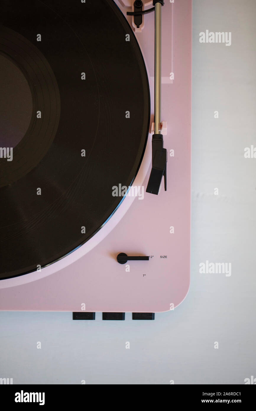 Vintage Musik Plattenspieler mit einer Schallplatte Stockfoto