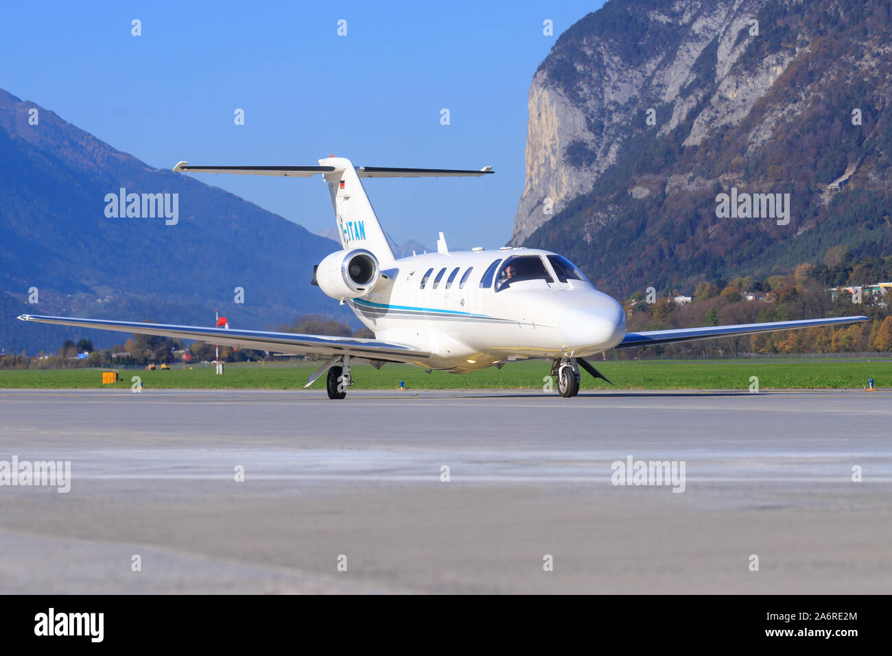 Innsbruck/Österreich vom 26. Oktober 2019: Cessna 525 CitationJet 1 EFD Eisele Flugdienst bei InnsbruckAirport. Stockfoto