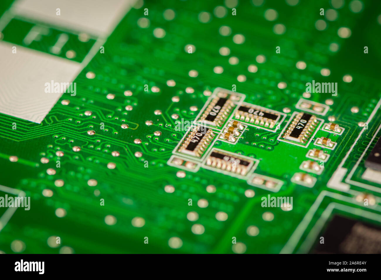 Makro Fotografie eines grünen Leiterplatte aus alten elektronischen comptuter. Stockfoto