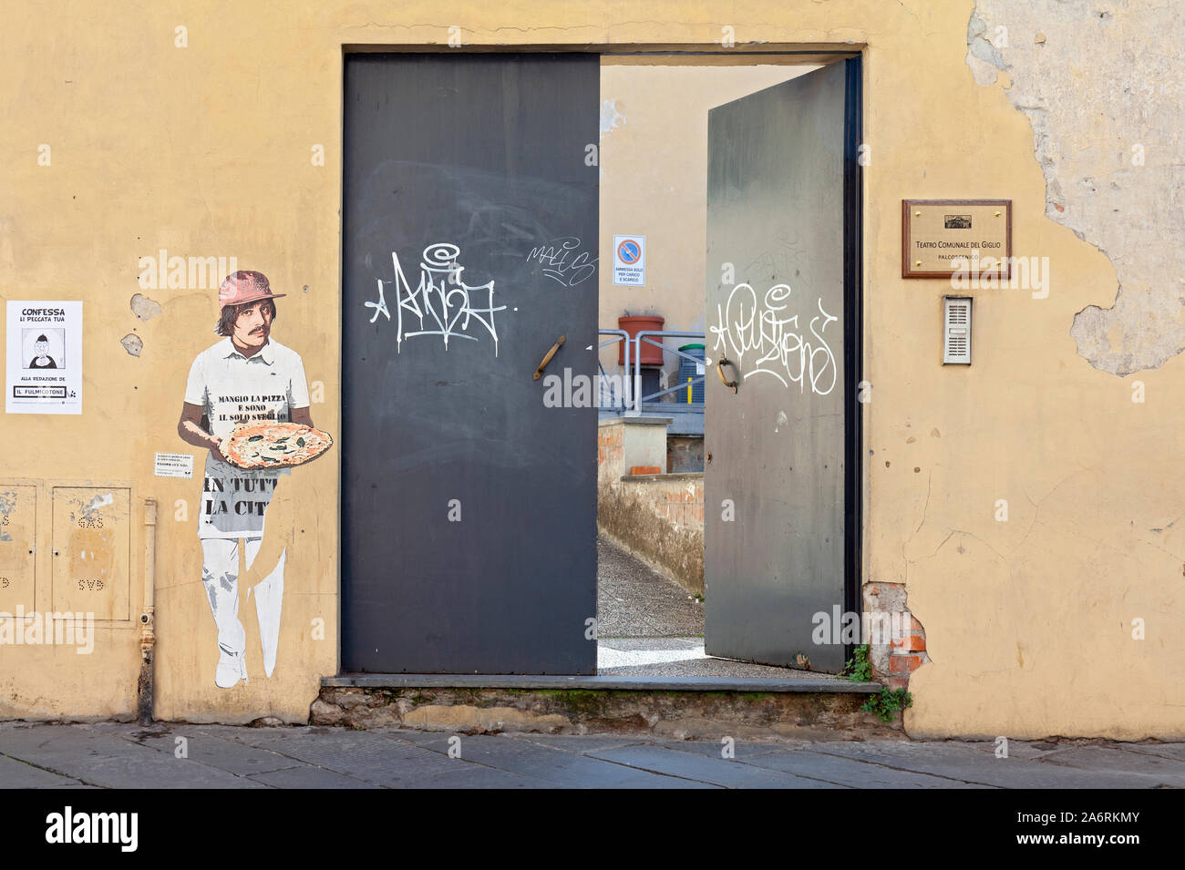 Italien, Toskana, Lucca, kommunale Teatro del Giglio Stage Door Stockfoto