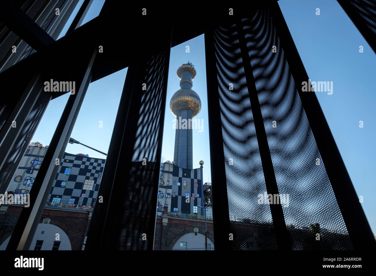 Müllverbrennungsanlage Spittelau (Müllverbrennungsanlage Spittelau), Fernwärme, von Hundertwasser, Spittelau, Wien, Österreich. Stockfoto