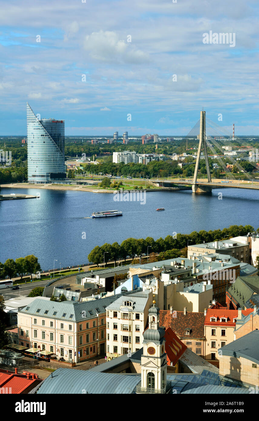 Die Altstadt, die zum Weltkulturerbe der Unesco gehört, und den Fluss Daugava. Riga, Lettland Stockfoto