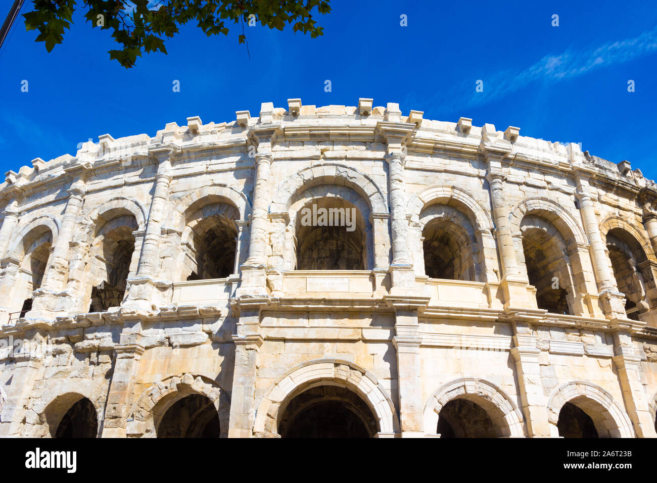 Die Arena von Nimes (ca. 100 N.CHR.) ist ein Römisches Amphitheater, in Nimes, Frankreich Stockfoto