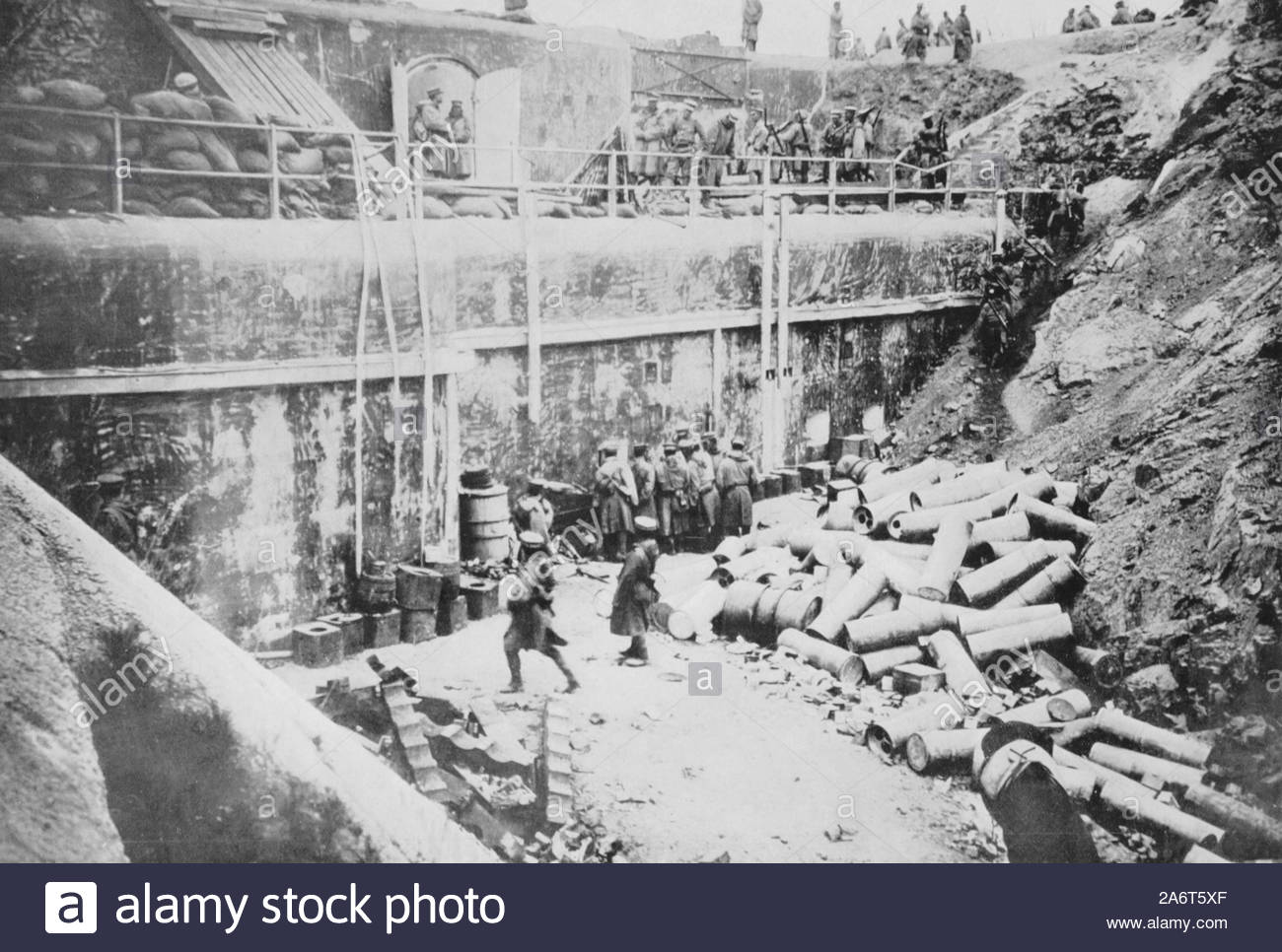 WW 1 Tsingtao fort Nach der Bombardierung Tsingtao China während der Belagerung, vintage Foto von 1914 Stockfoto